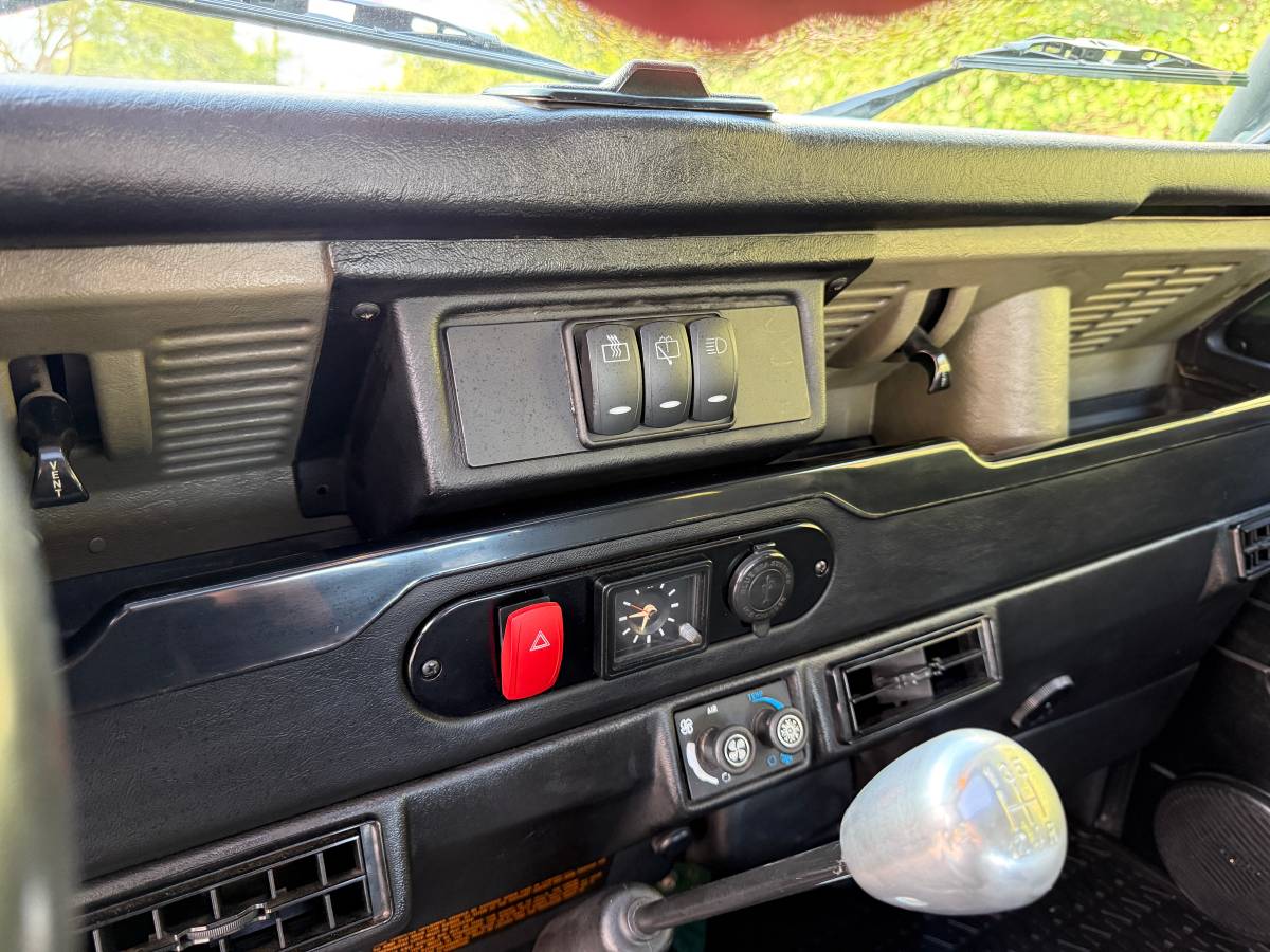 Land-rover-defender-90-nas-1995-green-16