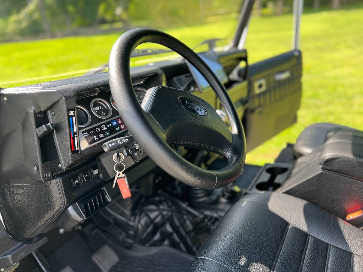 Land-rover-defender-diesel-1992-white-15