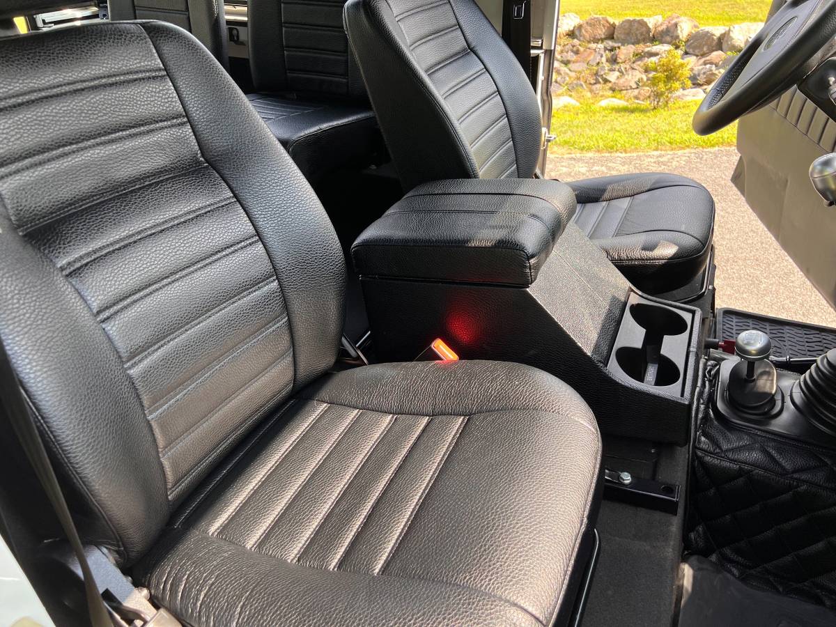 Land-rover-defender-diesel-1992-white-16