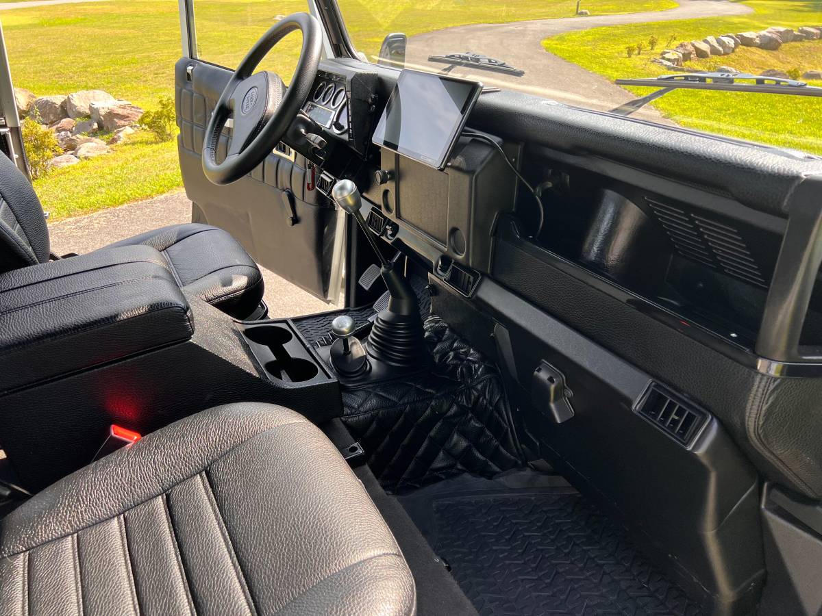 Land-rover-defender-diesel-1992-white-17
