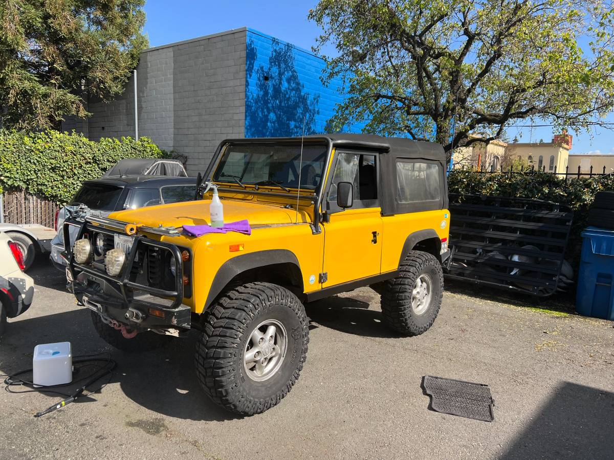 Land-rover-nas-defender-90-1994-yellow-4