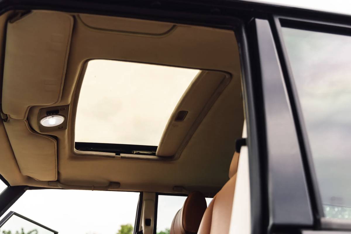 Land-rover-range-rover-1992-black-4