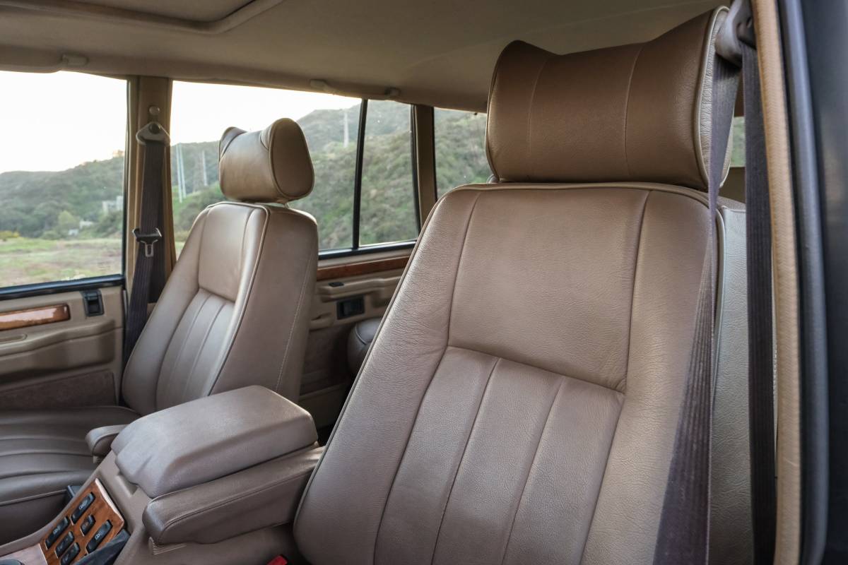Land-rover-range-rover-classic-1995-white-10