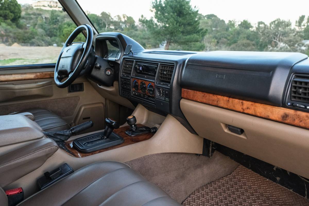 Land-rover-range-rover-classic-1995-white-12