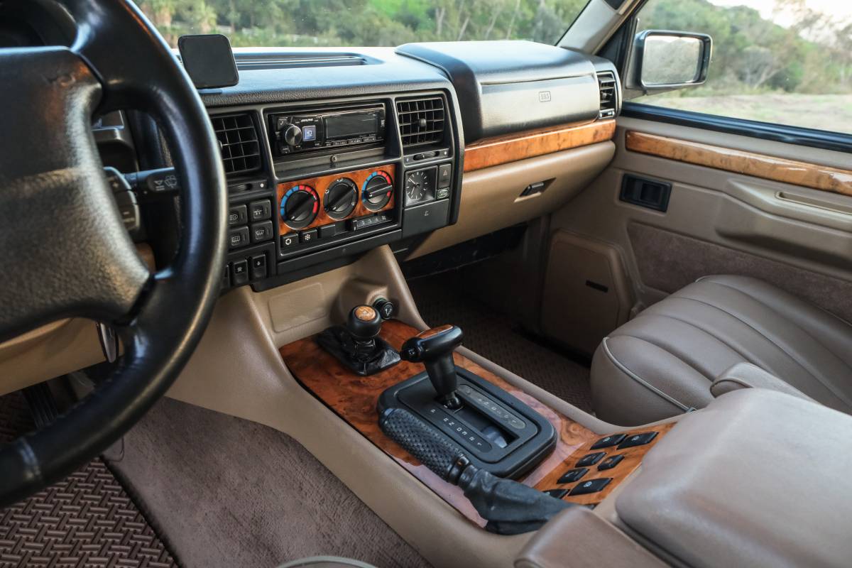 Land-rover-range-rover-classic-1995-white-8