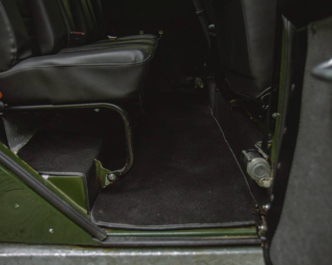 Land-rover-series-iii-109-diesel-1980-green-13