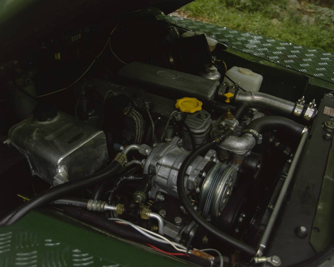 Land-rover-series-iii-109-diesel-1980-green-21
