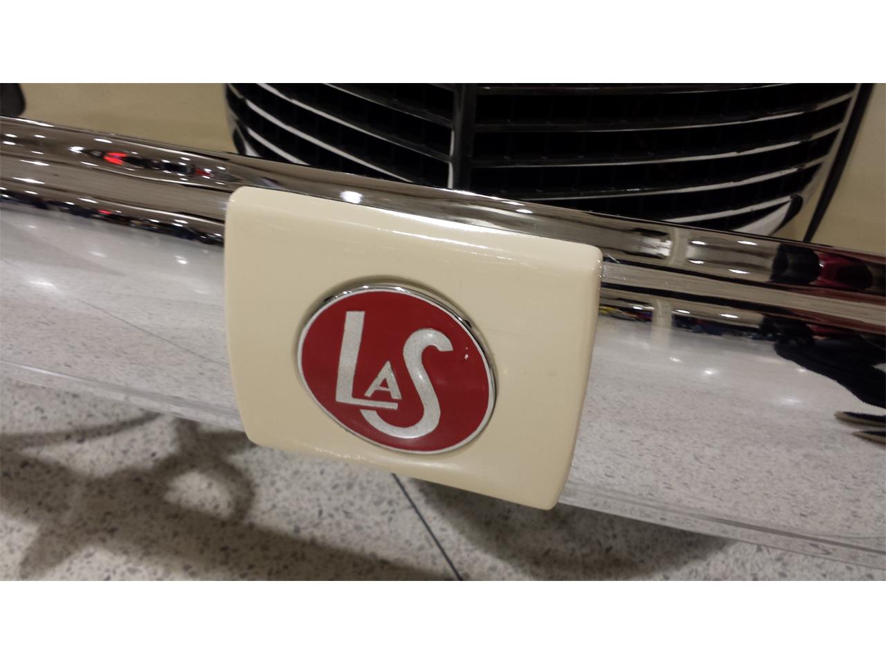 Lasalle-1938-Pastel-yellow-Red-17