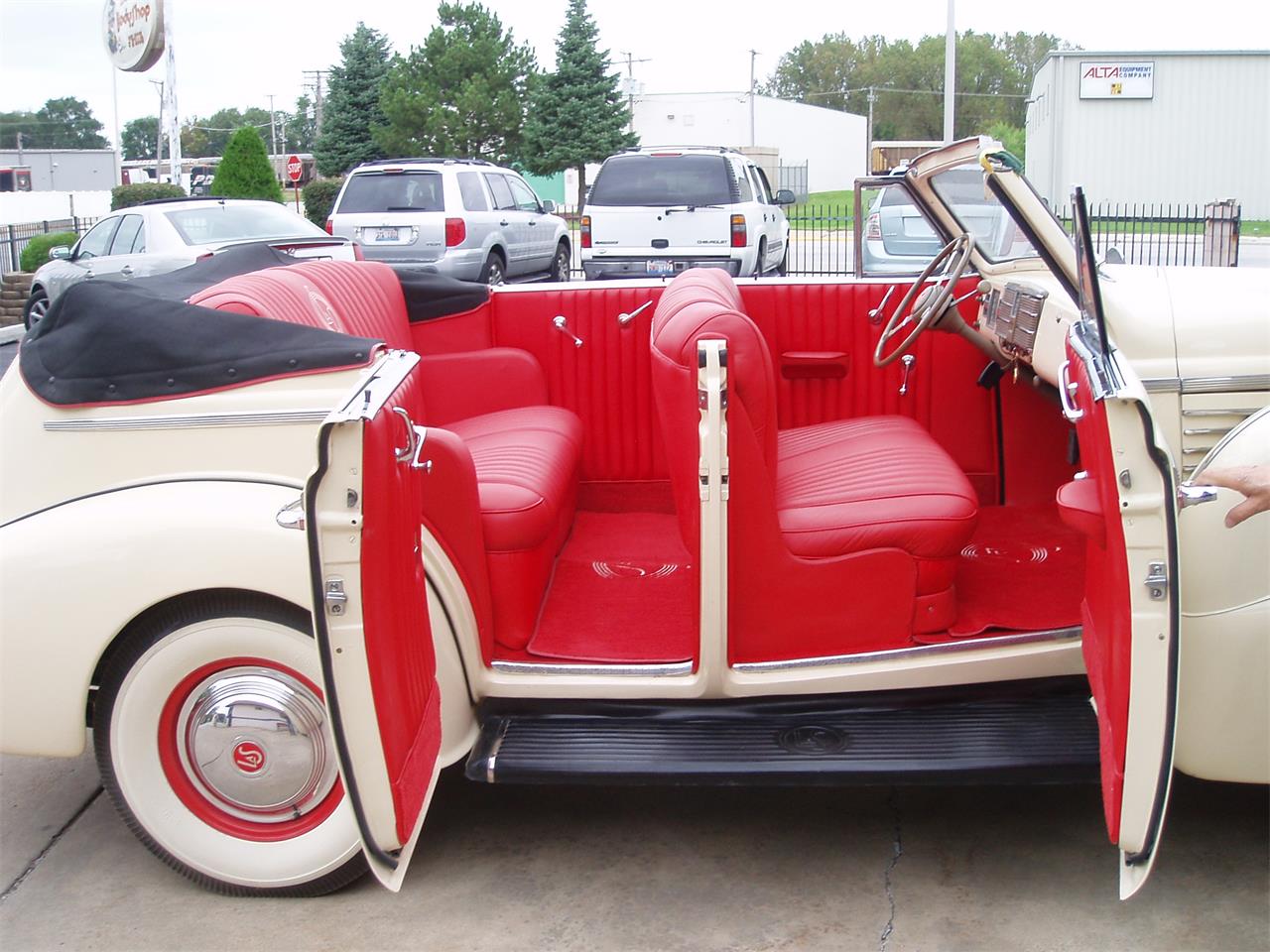 Lasalle-1938-Pastel-yellow-Red-3