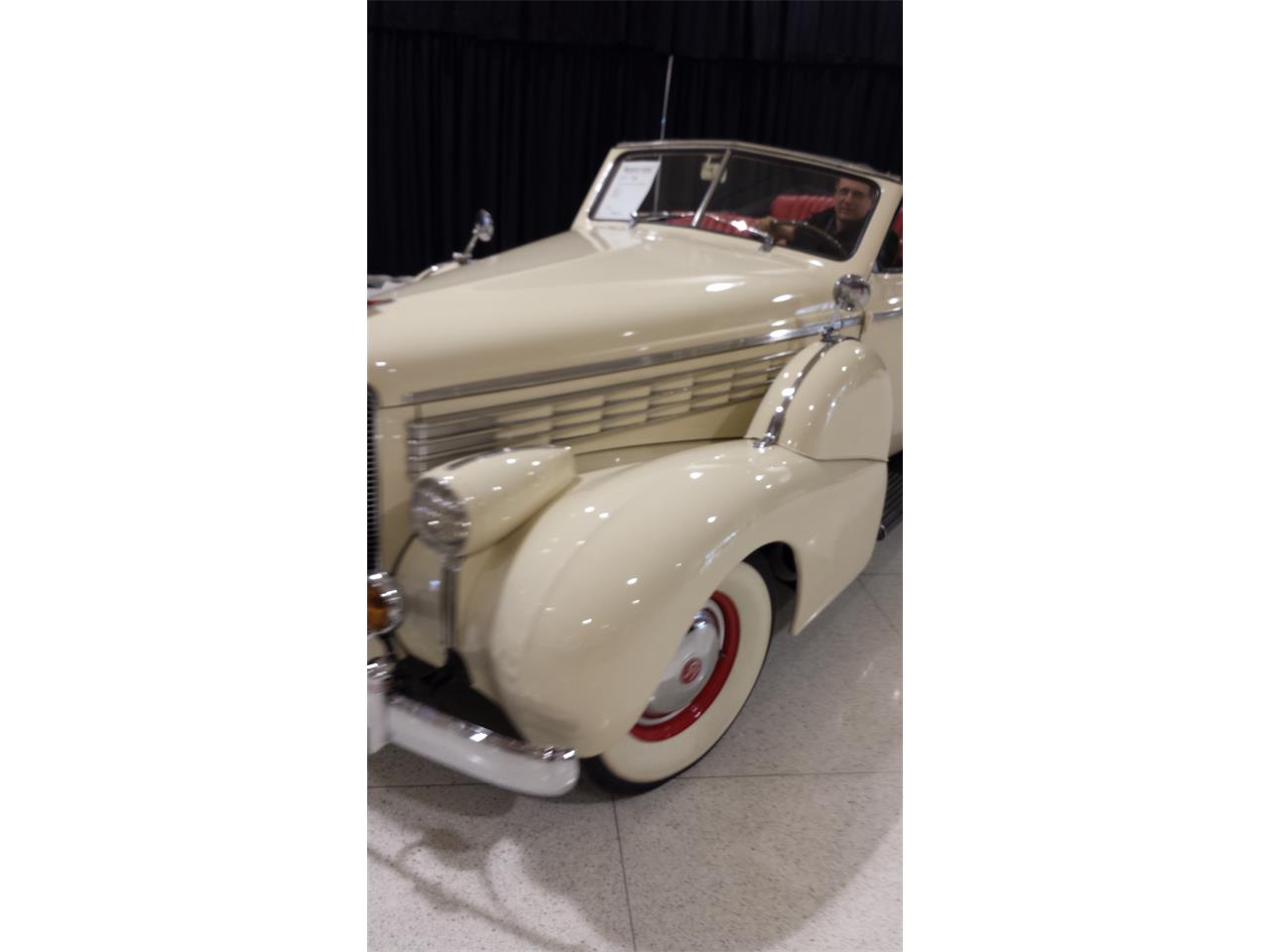 Lasalle-1938-Pastel-yellow-Red-7