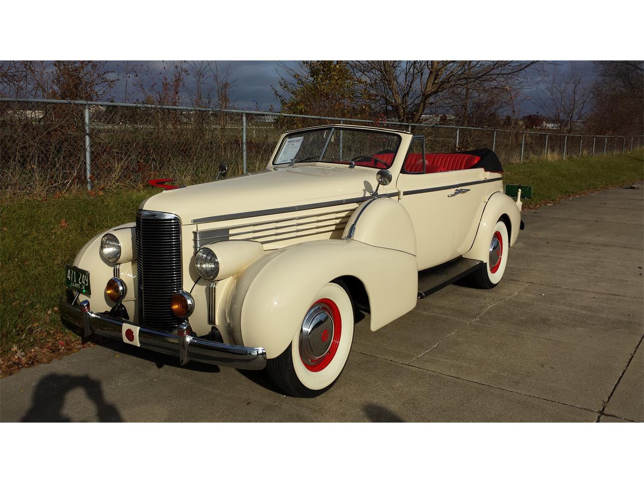 Lasalle-1938-Pastel-yellow-Red