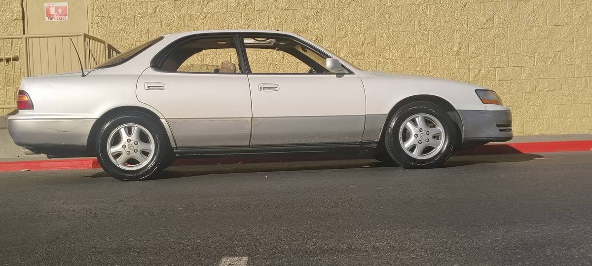 Lexus-es-300-1995-white-11