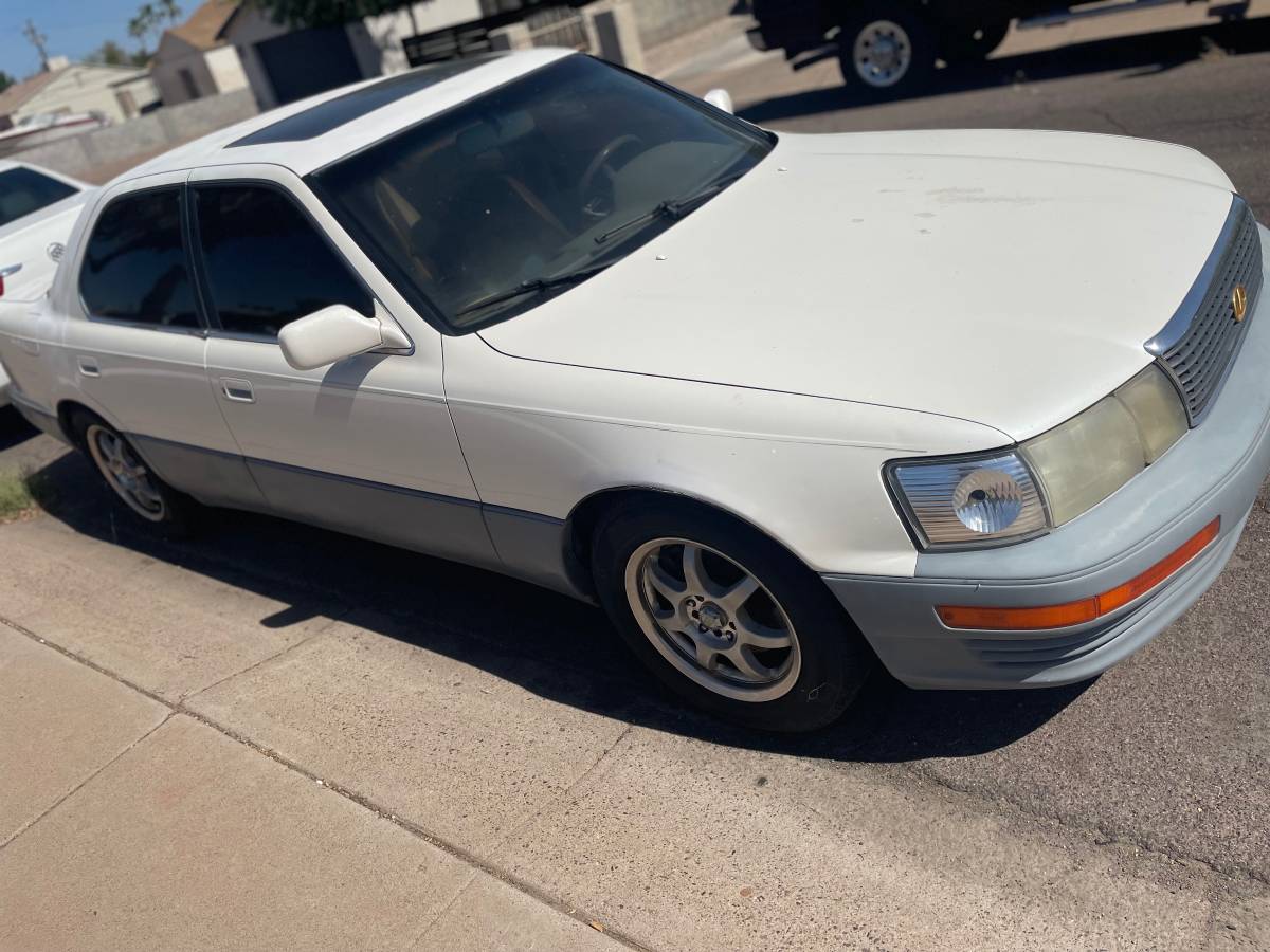 Lexus-ls-1994-white-1