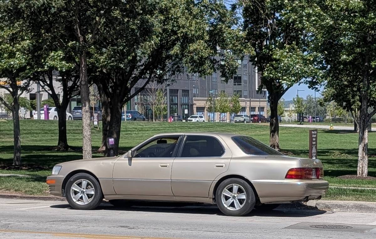 Lexus-ls400-1994-custom-3