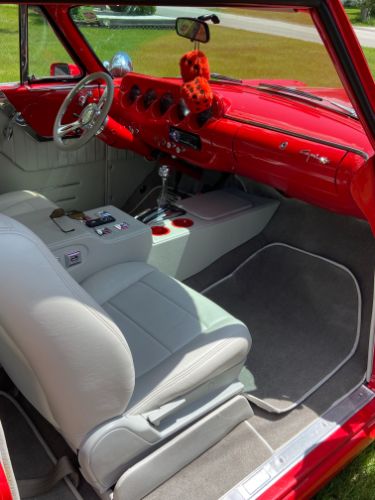 Lincoln-Capri-1955-Red-Light-Gray-Leather-3