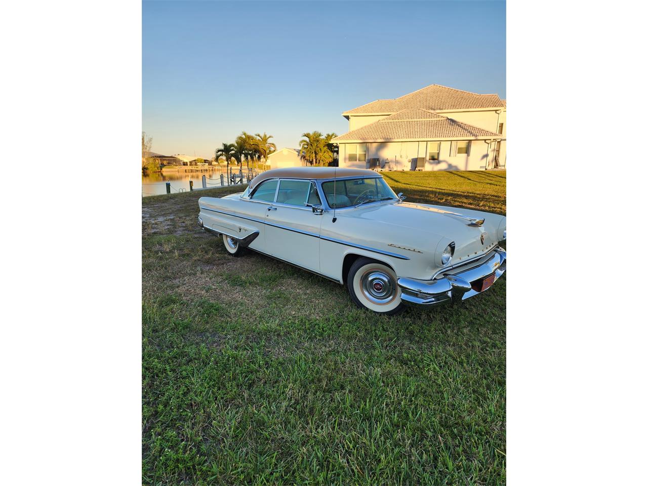 Lincoln-Capri-1955-beigewhite-beige-white-1