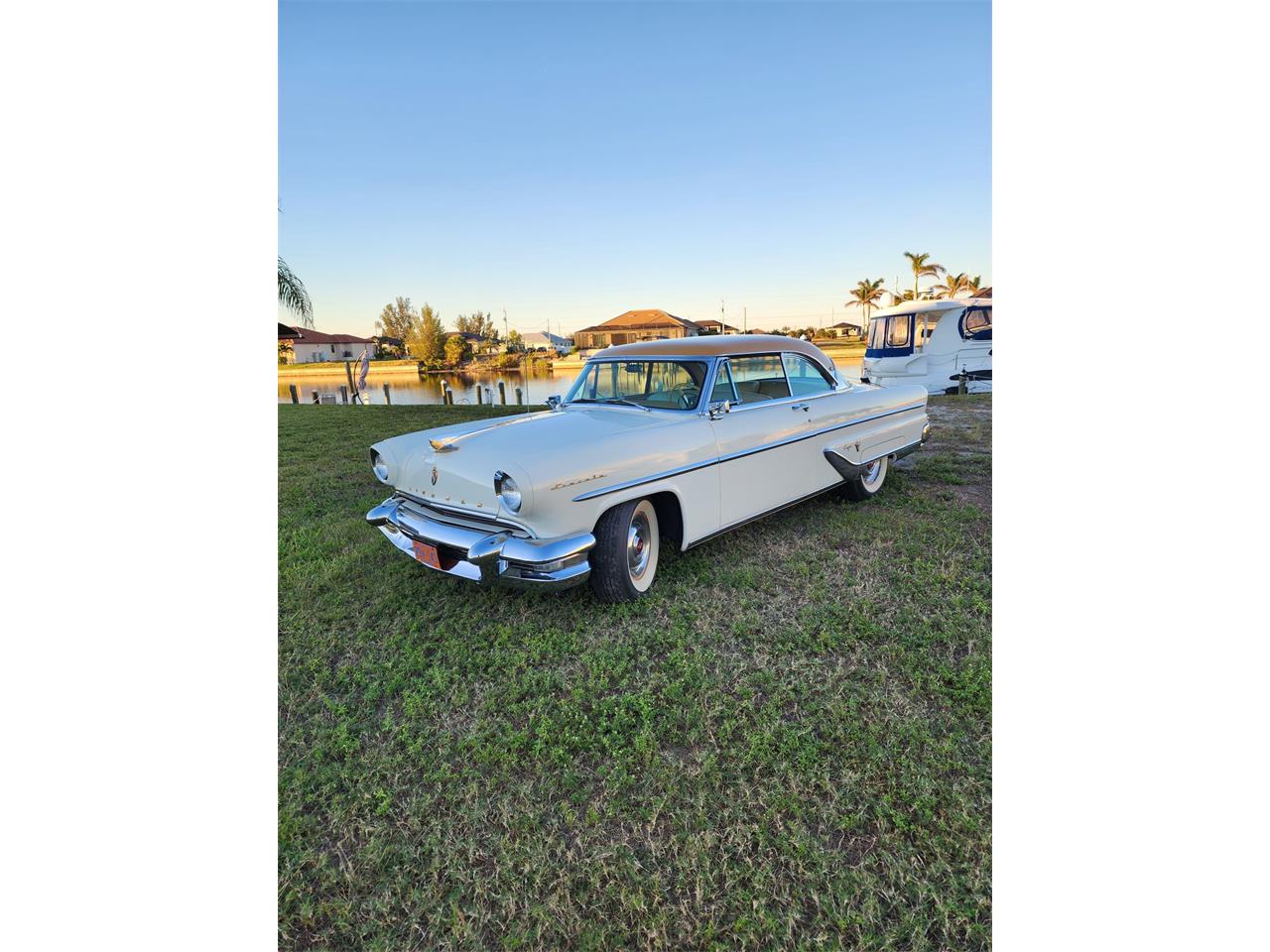 Lincoln-Capri-1955-beigewhite-beige-white-3