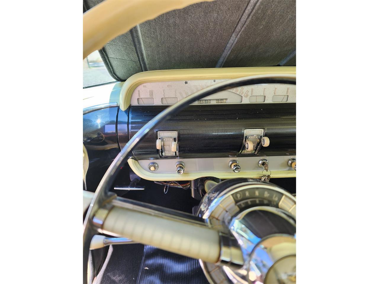 Lincoln-Capri-1955-yellowblack-yellowblack-3