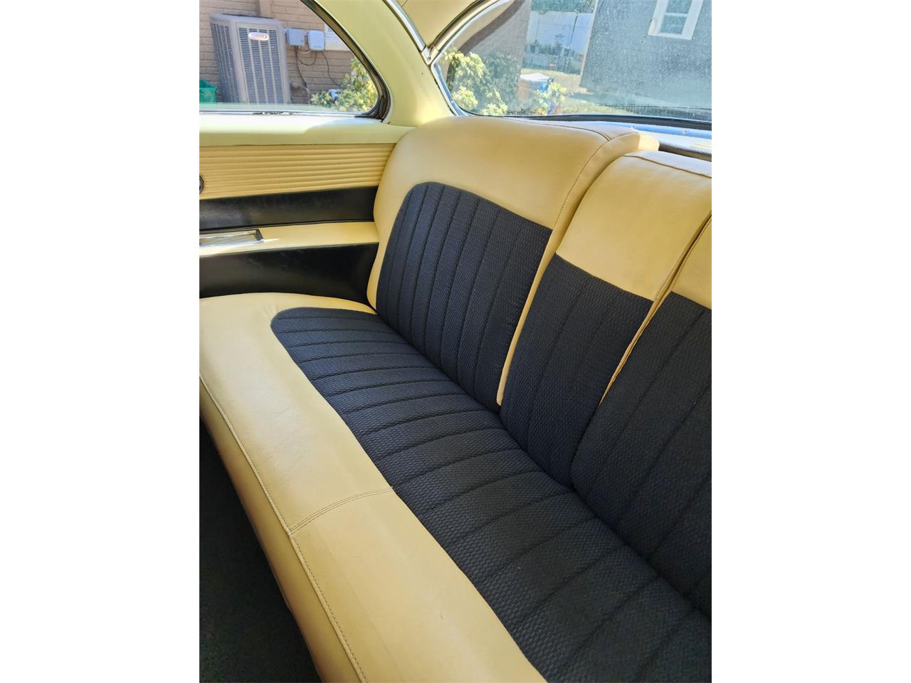 Lincoln-Capri-1955-yellowblack-yellowblack-6