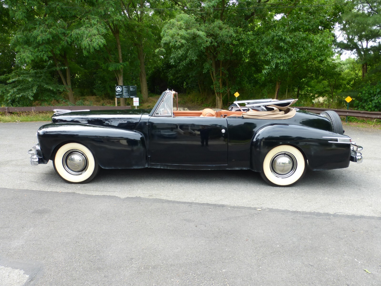 Lincoln-Continental-1947-Convertible-1