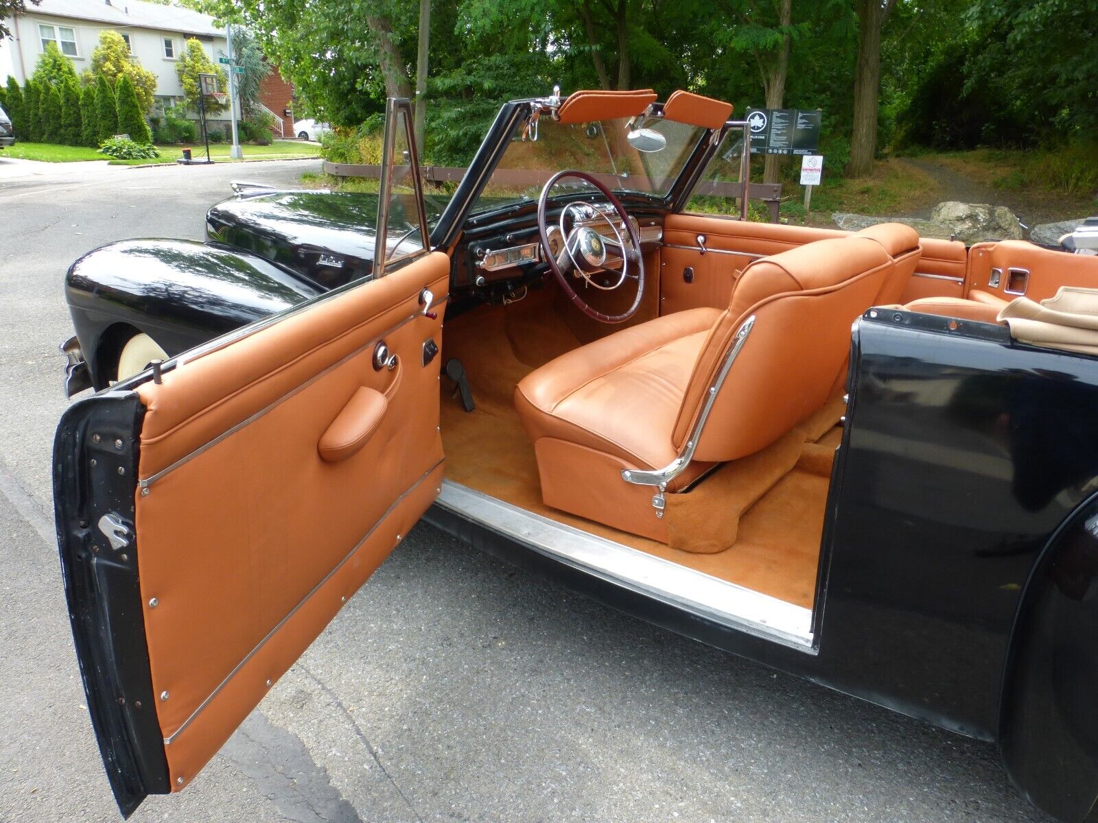 Lincoln-Continental-1947-Convertible-14