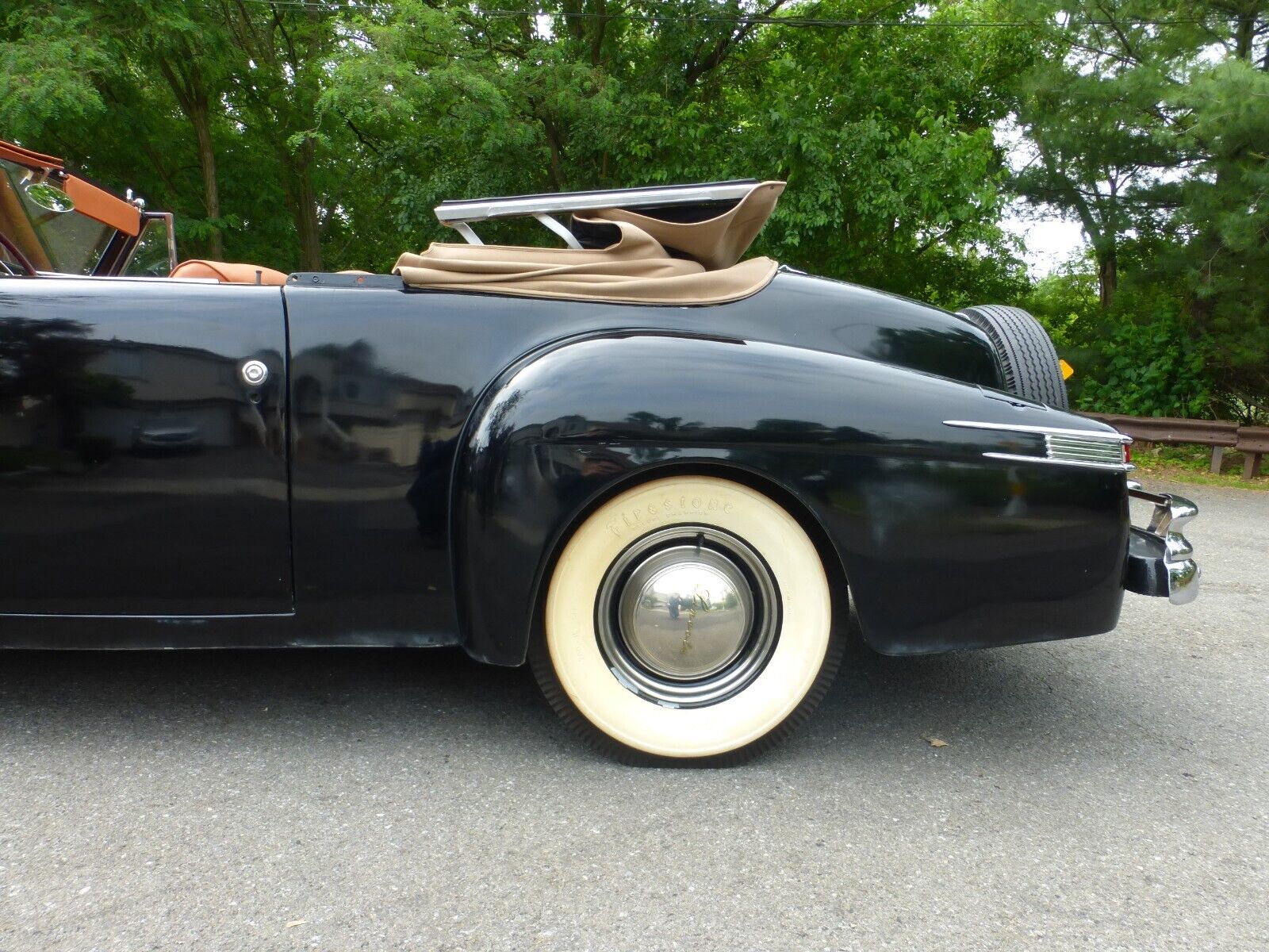 Lincoln-Continental-1947-Convertible-8