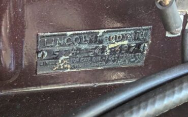 Lincoln-Continental-1947-Maroon-28