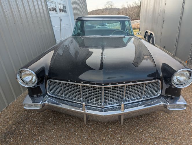 Lincoln-Continental-1956-7