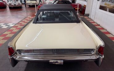 Lincoln-Continental-1961-4-Door-21