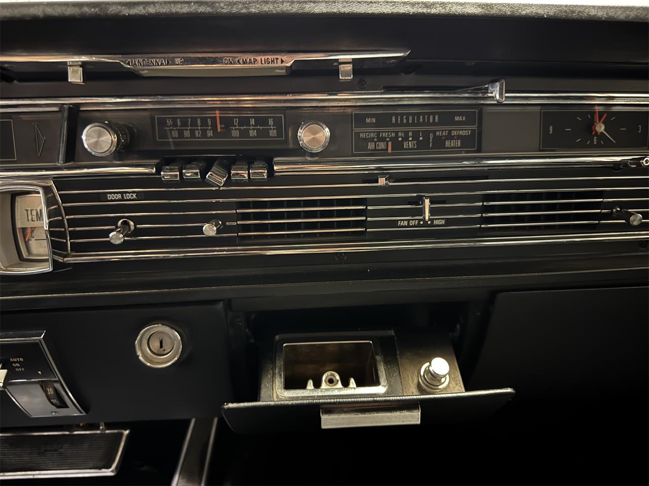 Lincoln-Continental-1965-Grey-Black-31