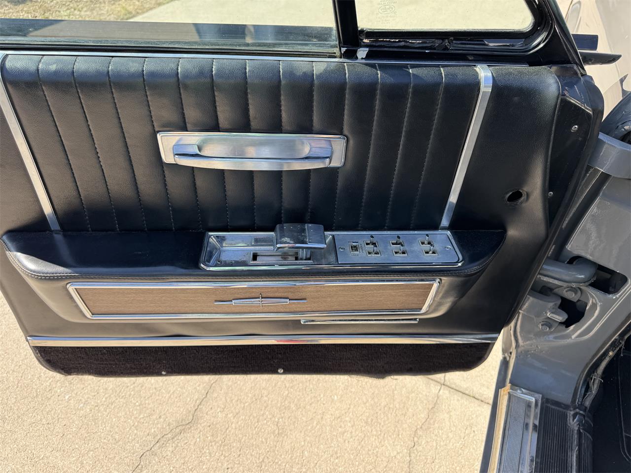 Lincoln-Continental-1965-Grey-Black-7