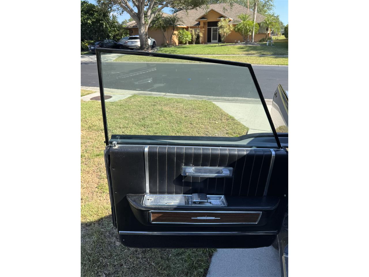 Lincoln-Continental-1965-Grey-Black-80