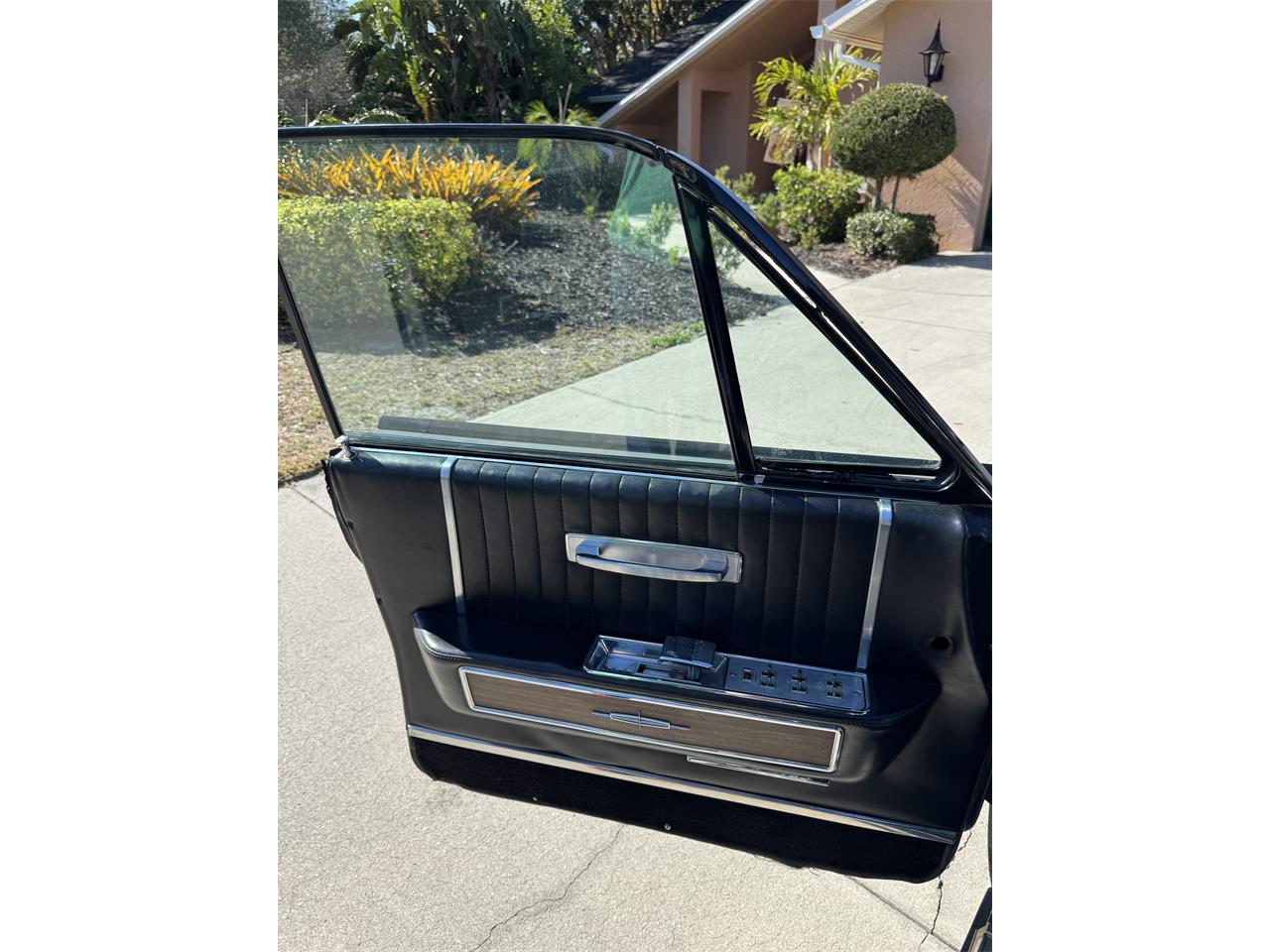 Lincoln-Continental-1965-Grey-Black-81