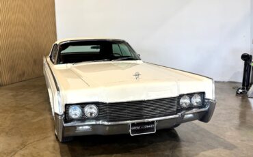Lincoln-Continental-1966-Classic-Car-14