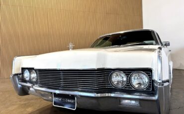 Lincoln-Continental-1966-Classic-Car-17
