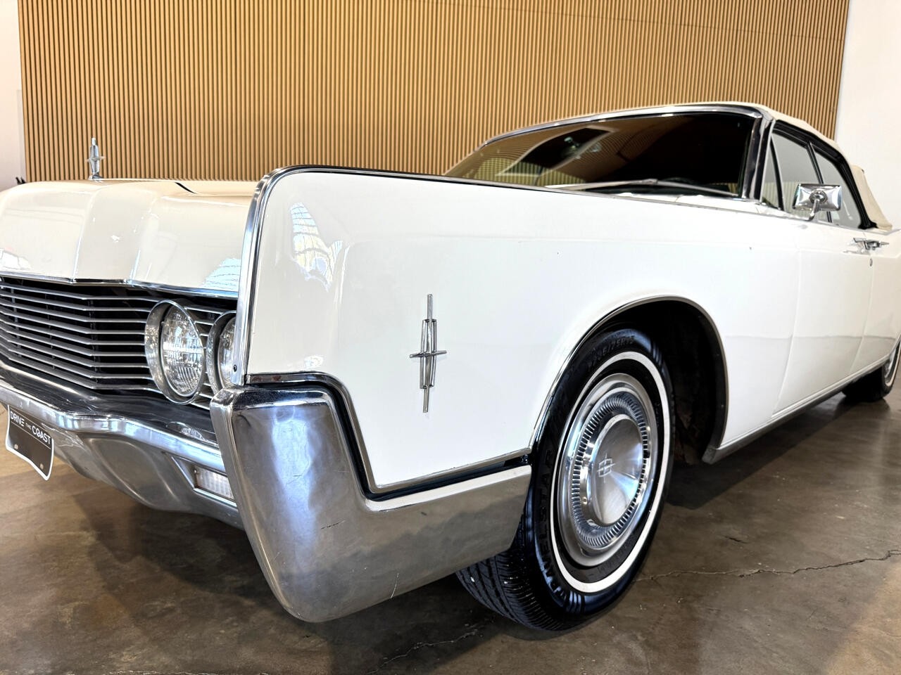 Lincoln-Continental-1966-Classic-Car-18