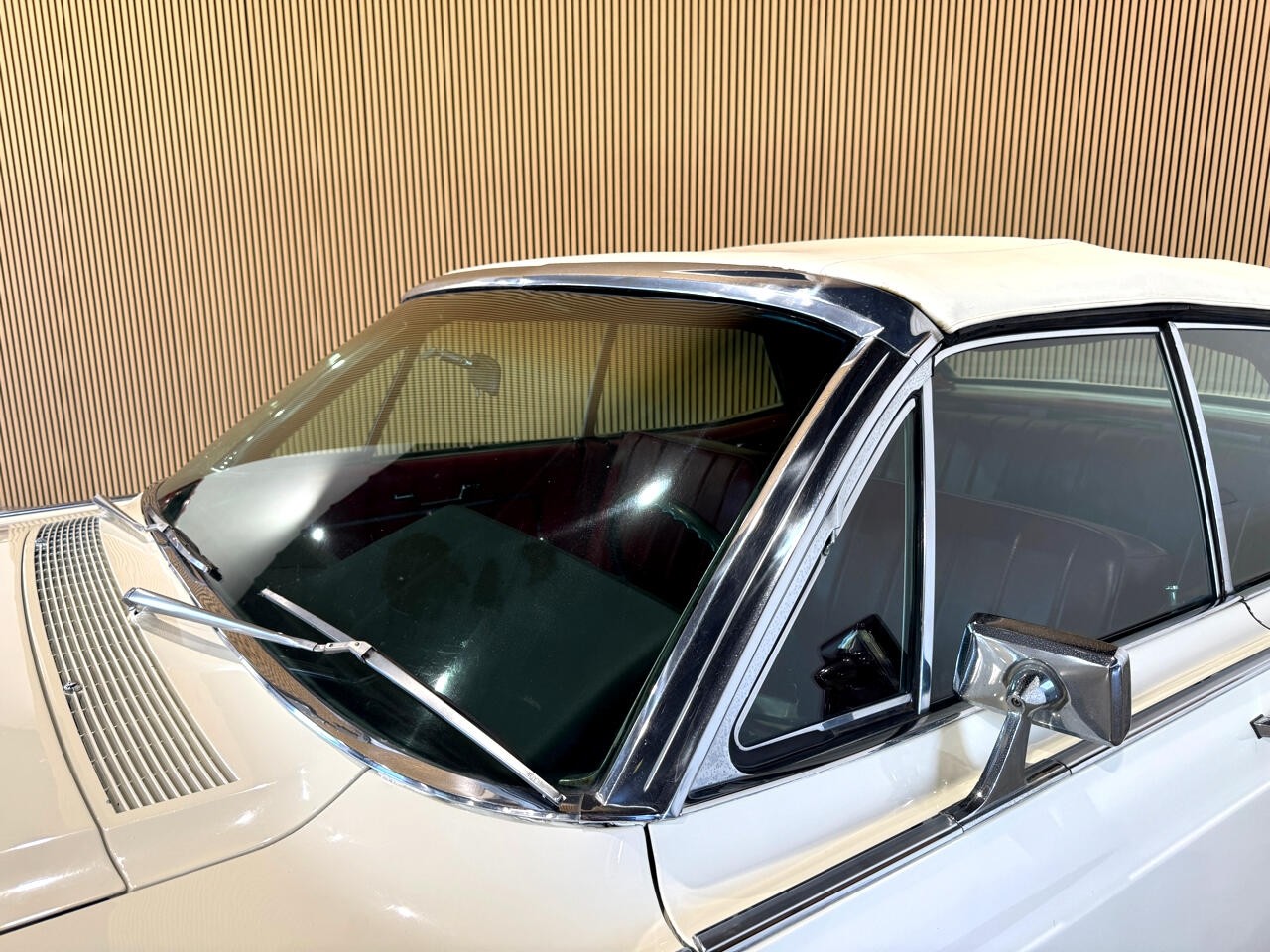 Lincoln-Continental-1966-Classic-Car-19
