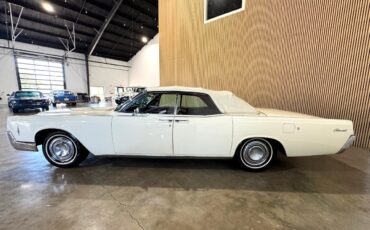 Lincoln-Continental-1966-Classic-Car-2