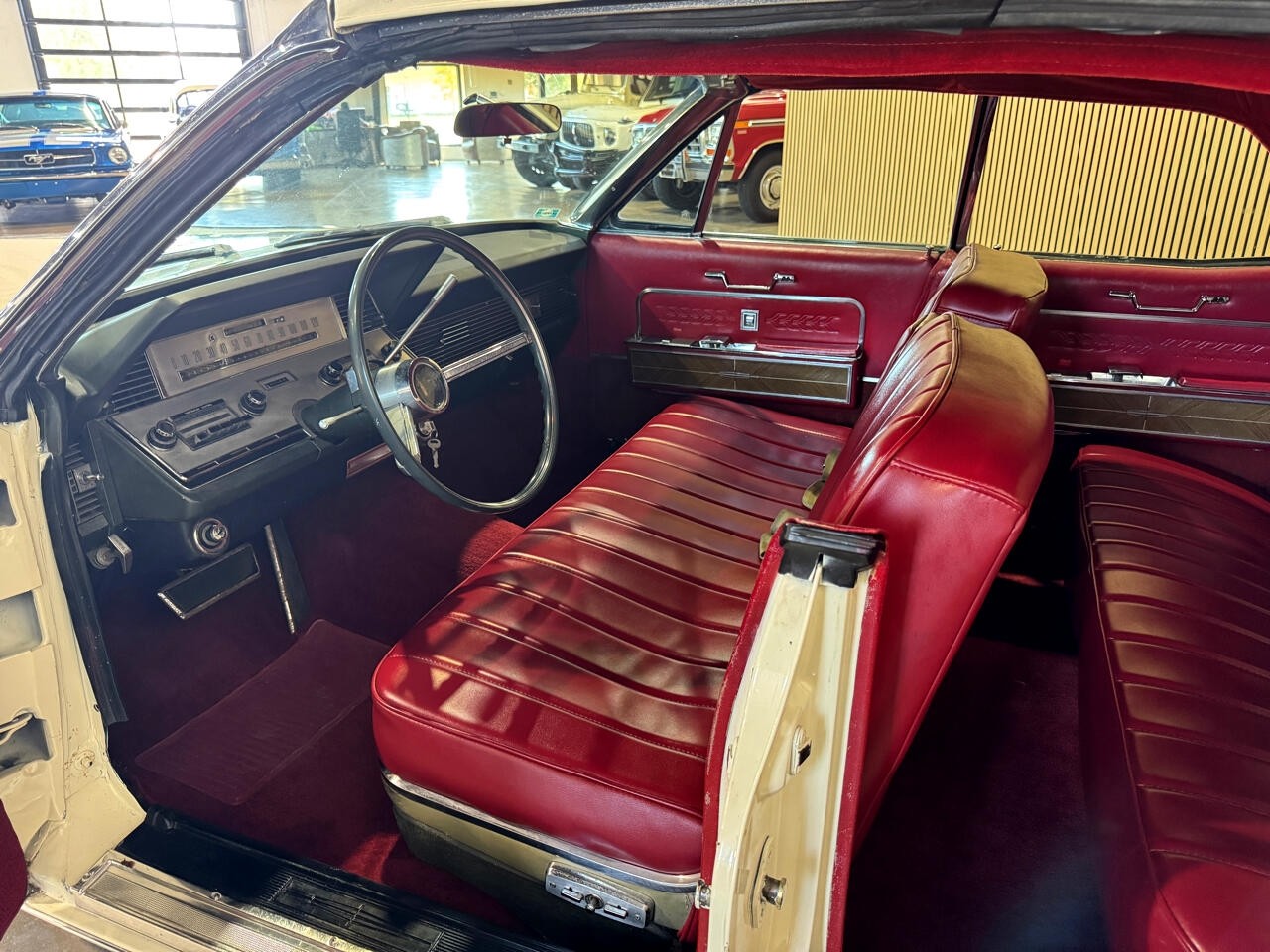 Lincoln-Continental-1966-Classic-Car-21
