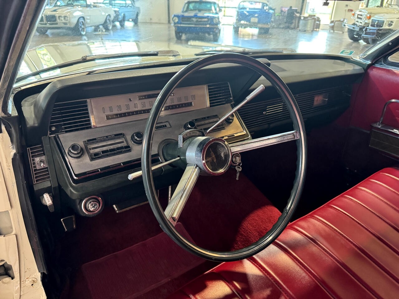 Lincoln-Continental-1966-Classic-Car-22