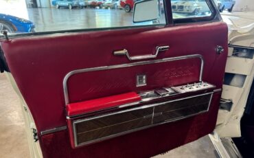 Lincoln-Continental-1966-Classic-Car-23