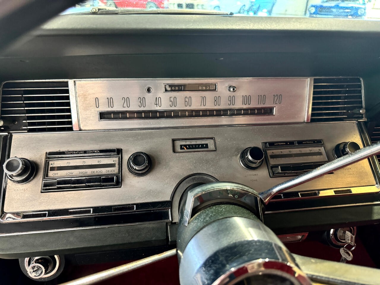 Lincoln-Continental-1966-Classic-Car-25