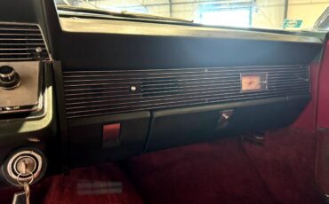 Lincoln-Continental-1966-Classic-Car-26