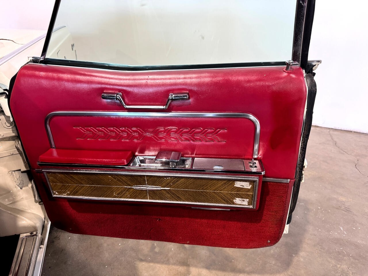 Lincoln-Continental-1966-Classic-Car-28