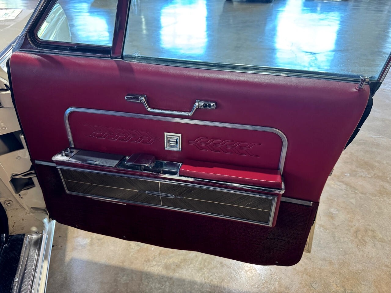 Lincoln-Continental-1966-Classic-Car-29