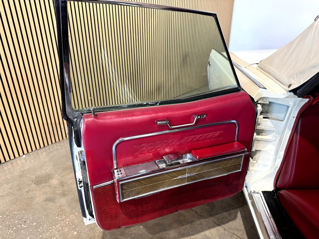 Lincoln-Continental-1966-Classic-Car-30