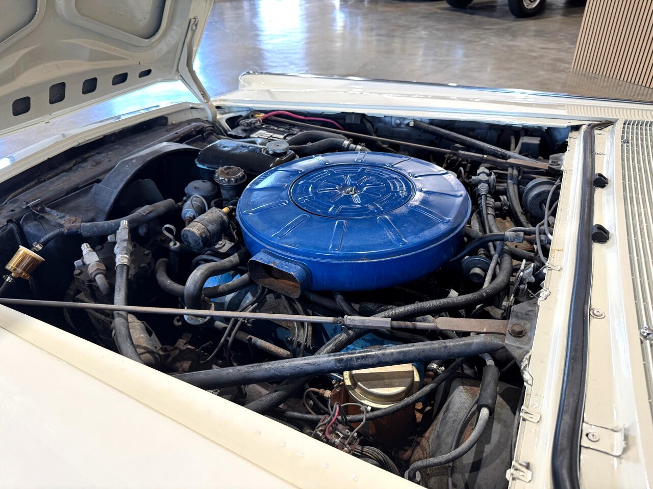 Lincoln-Continental-1966-Classic-Car-32