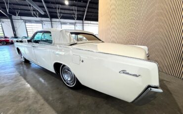 Lincoln-Continental-1966-Classic-Car-5