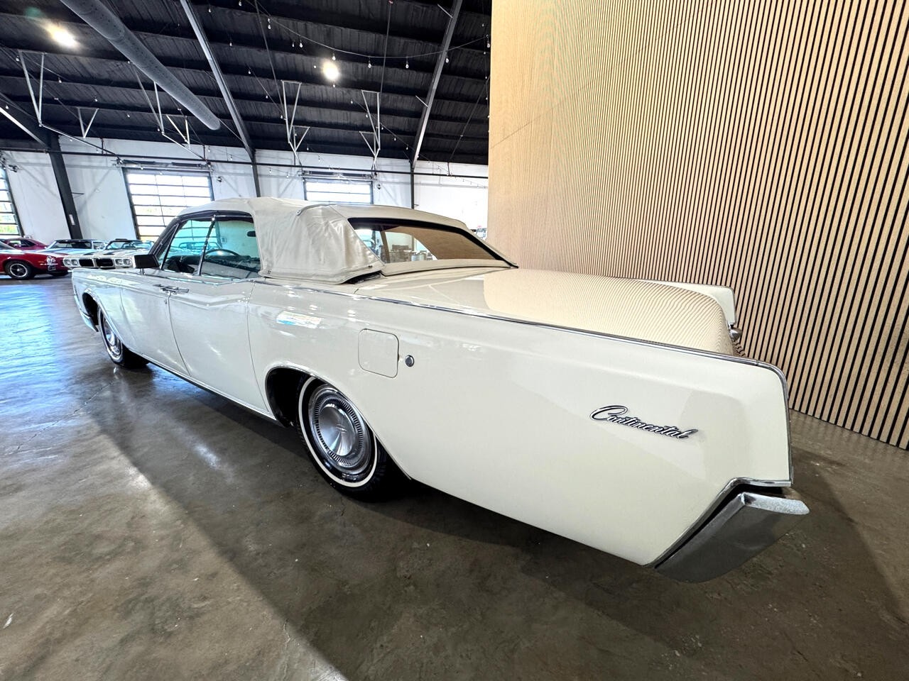 Lincoln-Continental-1966-Classic-Car-5
