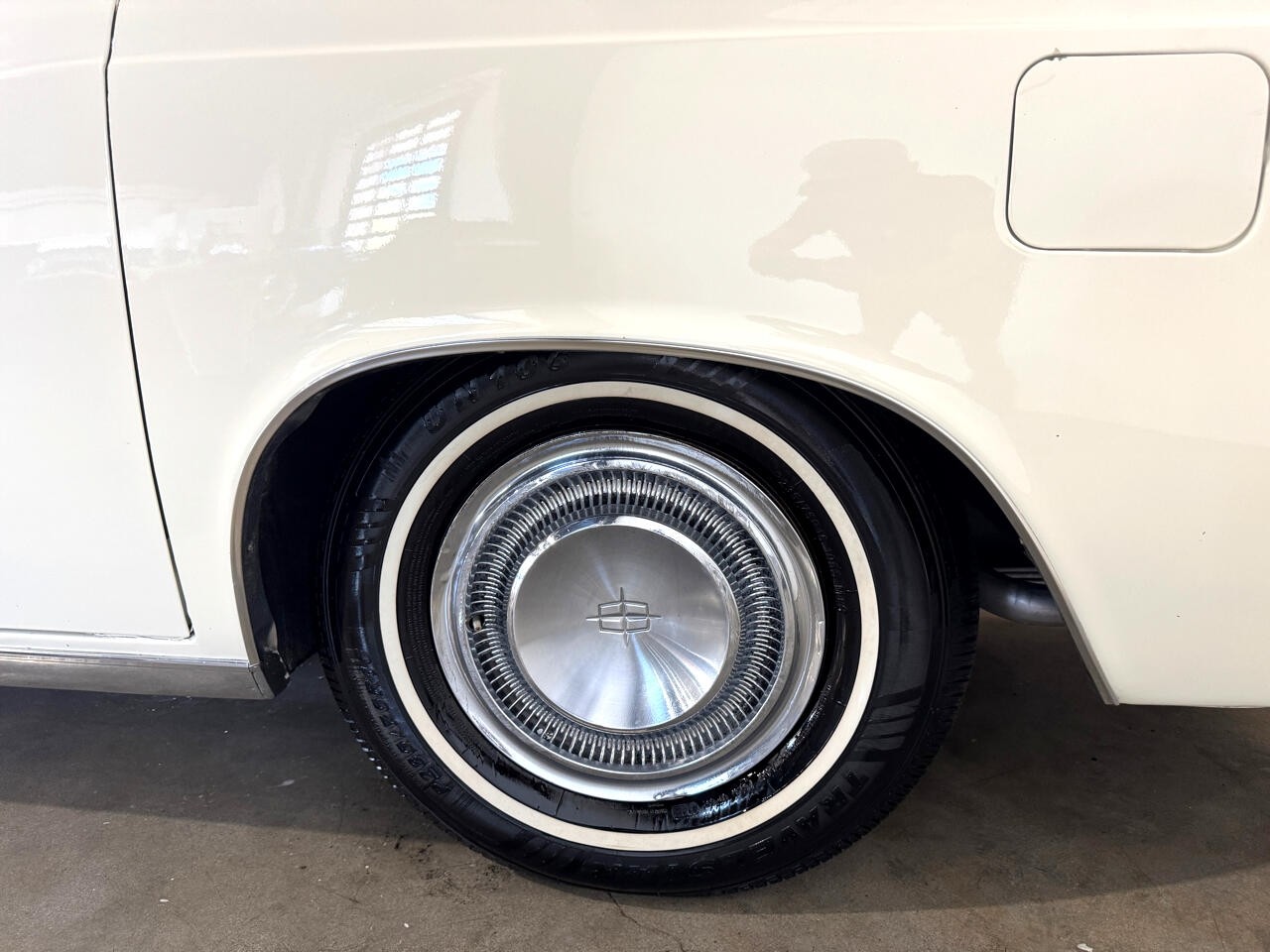 Lincoln-Continental-1966-Classic-Car-6
